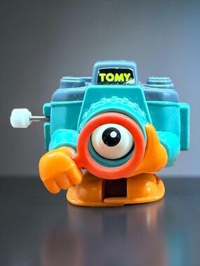 1982 TOMY Roving Eye Wind-Up Walking Toy Camera